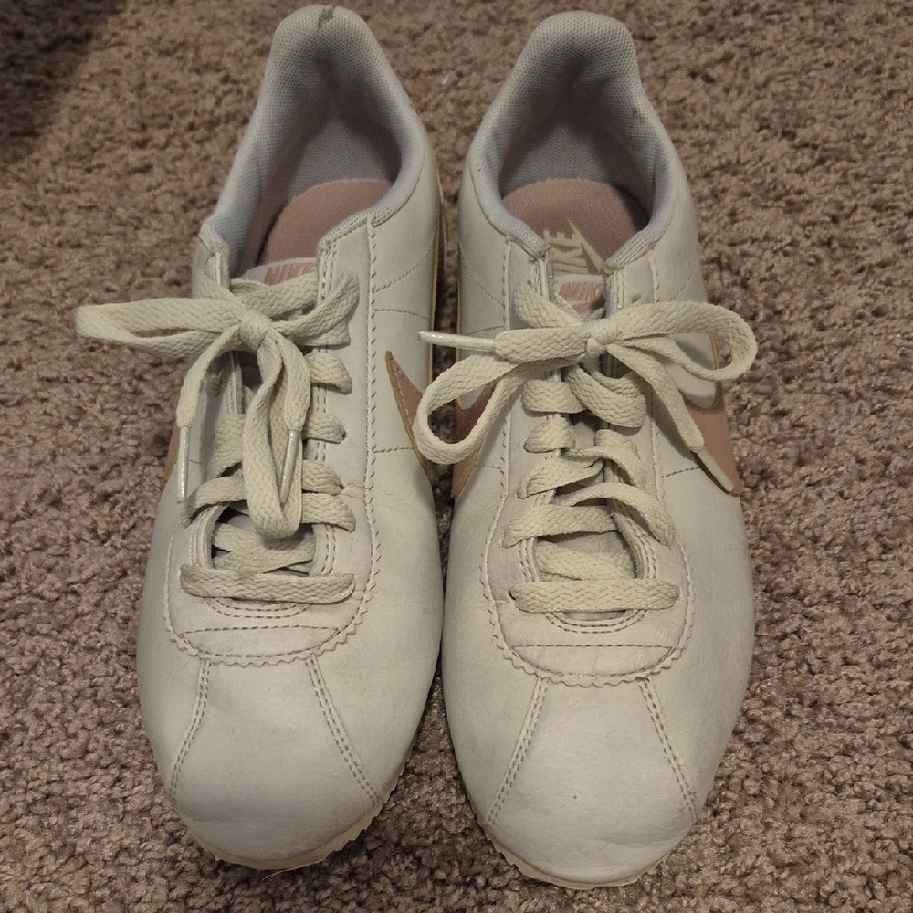 Nike Women's Cream Sneakers